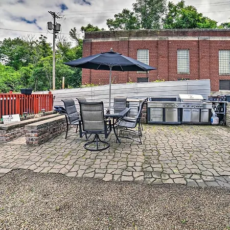 Pittsburgh Home With Pool, Fire Pit And Game Room